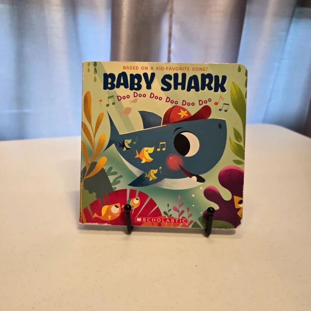 Baby shark doo doo doo.. cardboard book